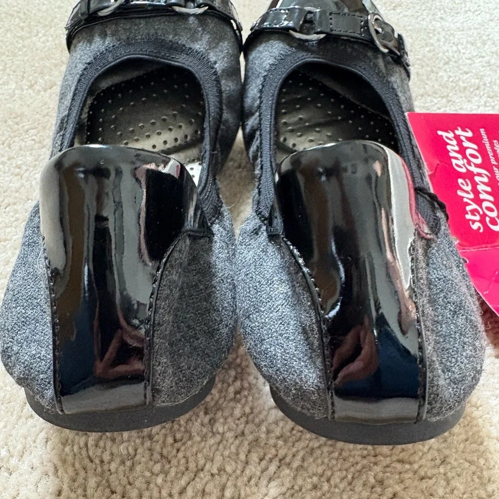 Women's Black and Grey Ballet Flats